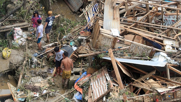 Philippines : 75 morts après le passage du typhon Rai
