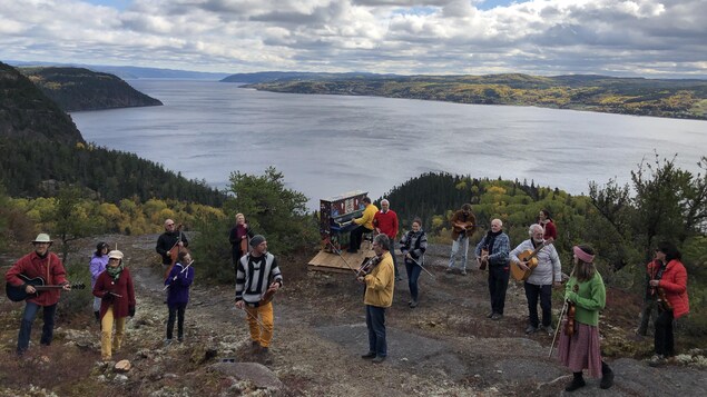 Des musiciens au sommet du Cap à l'Ouest.