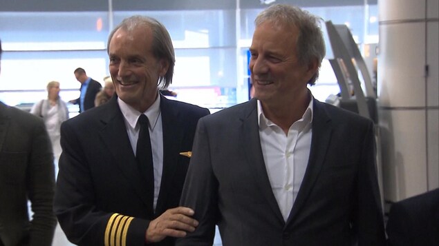 Robert Piché en compagnie de l'acteur Michel Côté, qui a interprété le célèbre pilote dans le film québécois « Piché, entre ciel et terre. » Robert Piché en compagnie de l'acteur Michel Côté, qui a interprété le célèbre pilote dans le film québécois « Piché, entre ciel et terre. »