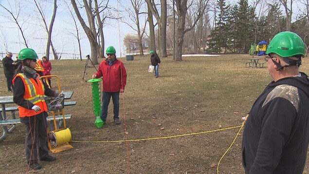 Travailleurs au parc Antoine-Gauthier. Travailleurs au parc Antoine-Gauthier.