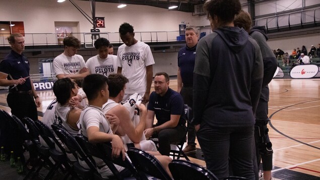Un francophone élu meilleur entraîneur de basketball au Manitoba
