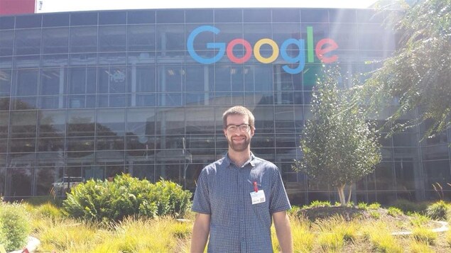 Pierre-Marc Levasseur, de Victoriaville, devant les bureaux de Google