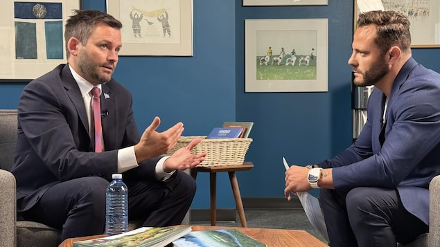 Paul St-Pierre Plamondon en entrevue avec Fuat Seker.
