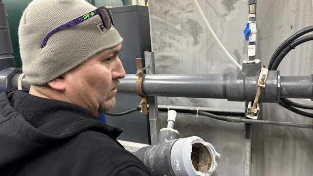 Une pipe brisée à Pimicikamak le 7 janvier 2025.