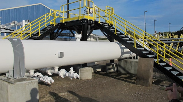 Cette photo prise en octobre 2016 montre une section hors sol de la canalisation 5 d'Enbridge à la station de pompage de Mackinaw City, au Michigan. 