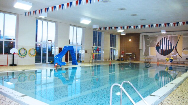 Une piscine.