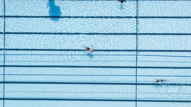 Le 23 juin 2025, les Torontois ont cherché à se rafraîchir à la piscine Donald D. Summerville, alors qu'Environnement Canada avait émis une alerte canicule pour le sud de l'Ontario.