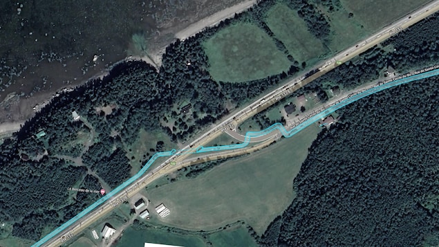 Une piste cyclable entre le village et le parc national du Bic