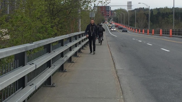 La phase 2 du projet-pilote sur le pont Jacques-Cartier comporte de nouveaux aménagements. La phase 2 du projet-pilote sur le pont Jacques-Cartier comporte de nouveaux aménagements.