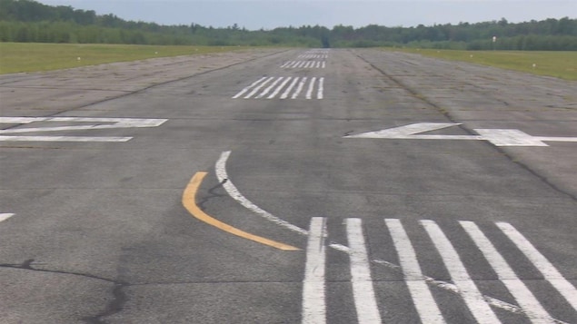 Une piste d'atterrissage Une piste d'atterrissage