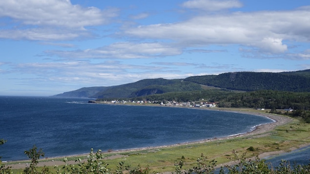 Plage du village de Sainte-Madeleine-de-la-Rivière-Madeleine en Gaspésie Plage du village de Sainte-Madeleine-de-la-Rivière-Madeleine en Gaspésie