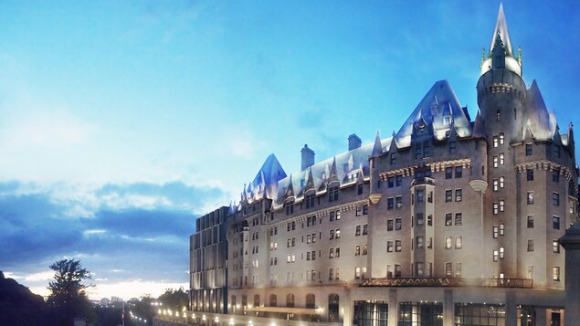 Le projet d'agrandissement du Château Laurier, vu du pont de la rue Wellington Le projet d'agrandissement du Château Laurier, vu du pont de la rue Wellington
