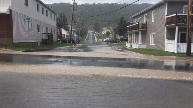 Les rues de Gaspé sont inondées Les rues de Gaspé sont inondées