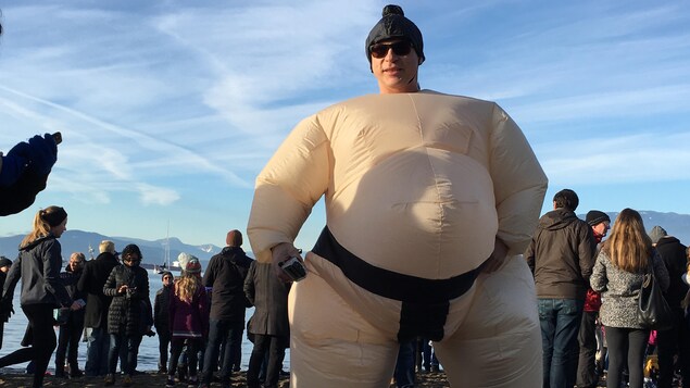 Homme déguisé en lutteur sumo. Homme déguisé en lutteur sumo.