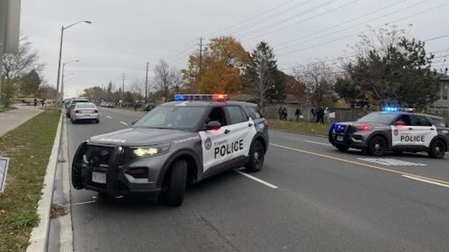 Coups de feu devant une école à Scarborough : un adolescent meurt à l’hôpital