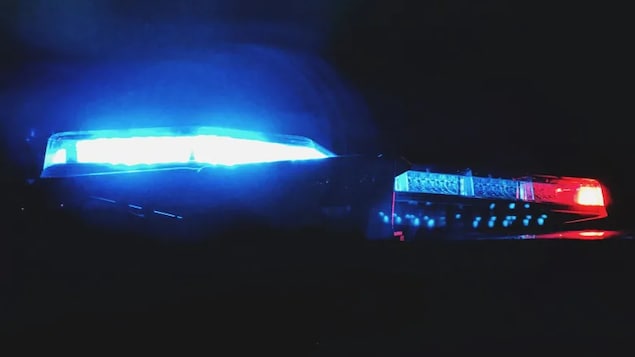 Les gyrophares d'un véhicule de police.