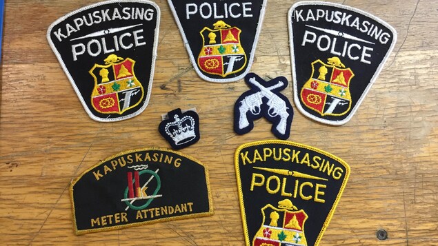 Sept écussons de la police de Kapuskasing. Sept écussons de la police de Kapuskasing.