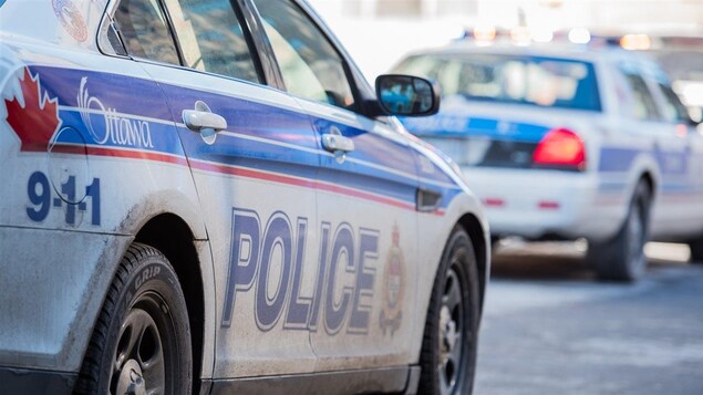 Des voitures de la police d'Ottawa. Des voitures de la police d'Ottawa.