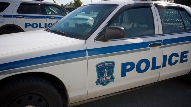 Deux voiture de police de la région d'Halifax.