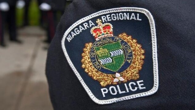 Photo de l'écusson d'un policier du Niagara Photo de l'écusson d'un policier du Niagara