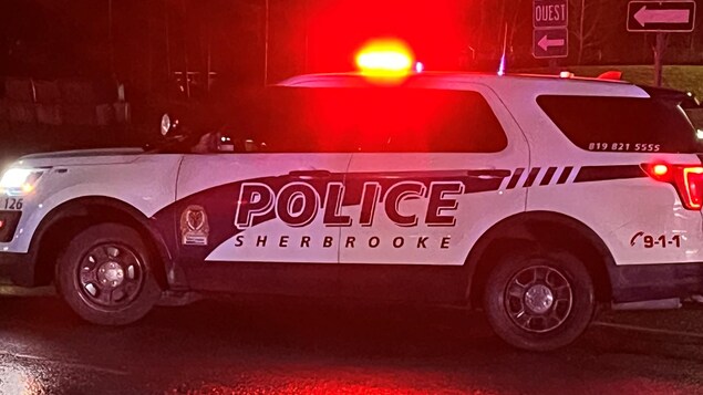Une voiture du Service de police de Sherbrooke.