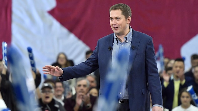 Le chef conservateur Andrew Scheer lors d'un rassemblant politique Le chef conservateur Andrew Scheer lors d'un rassemblant politique
