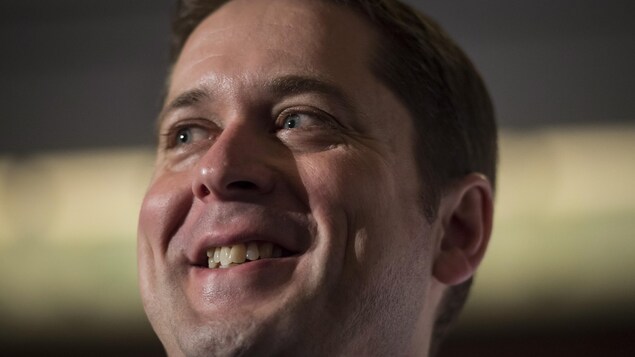 Andrew Scheer lors d'un discours à Vancouver