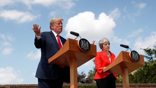 Donald Trump et Theresa May en conférence de presse. Donald Trump et Theresa May en conférence de presse.