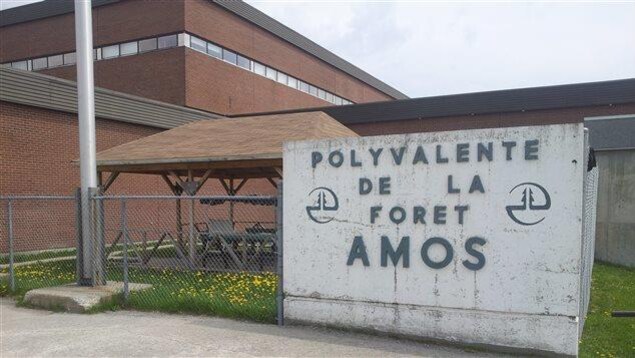 Retour Au Calme A La Polyvalente De La Foret D Amos Radio Canada Ca