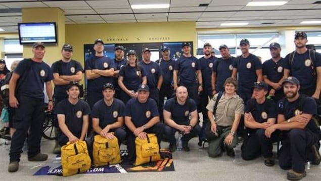 Photo de groupes de pompiers forestiers canadiens. Photo de groupes de pompiers forestiers canadiens.