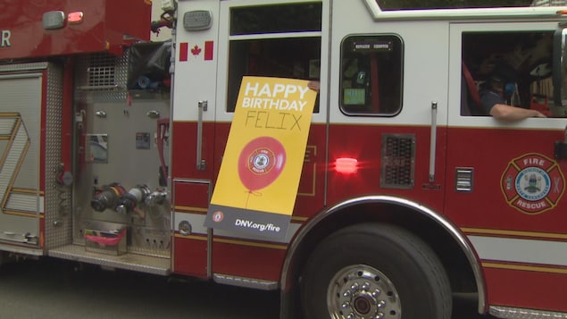 Les Pompiers Se Deplacent Pour L Anniversaire Des Enfants Videos Ici Radio Canada Ca
