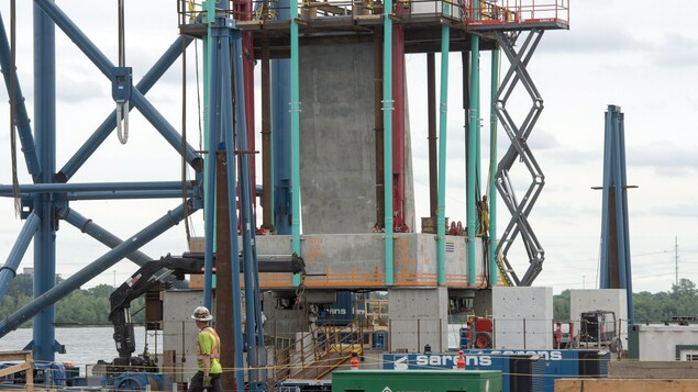 Les grands chantiers comme le pont Champlain (photo) dopent l’économie de la métropole.