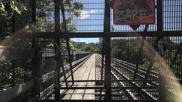 Une chute du viaduc ferroviaire à Sherbrooke relance la question de la sécurité