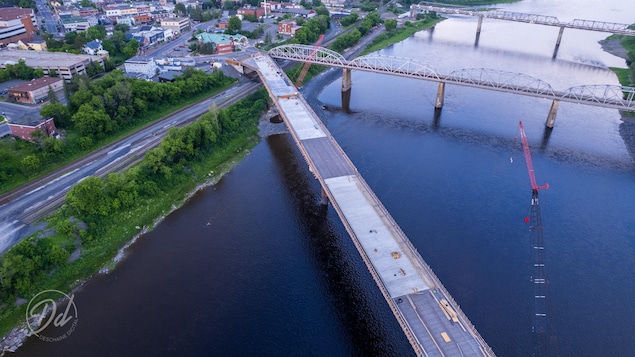 A new international bridge at Edmondston will cost nearly US$100 million