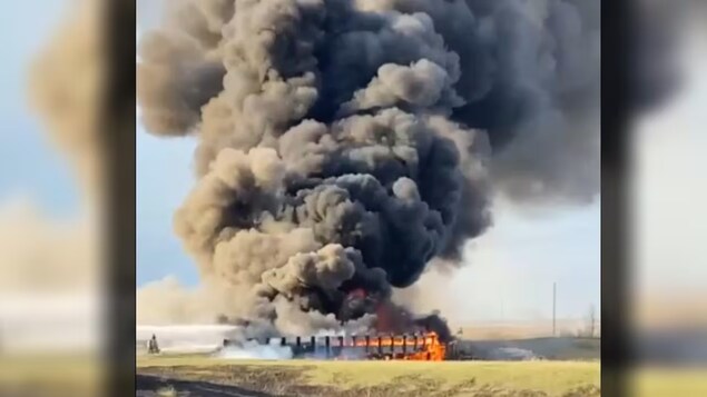 Un incendie dans un champ détruit deux ponts dans le sud-est du Manitoba