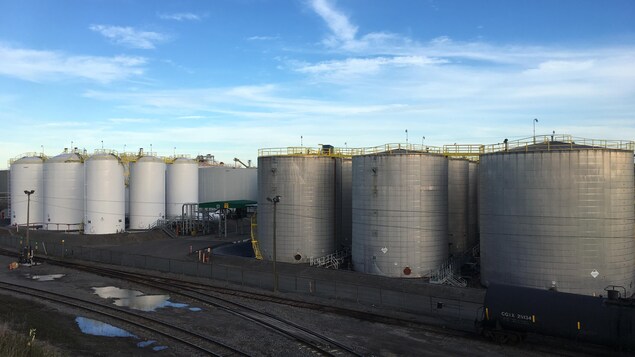Des citernes au port de Québec