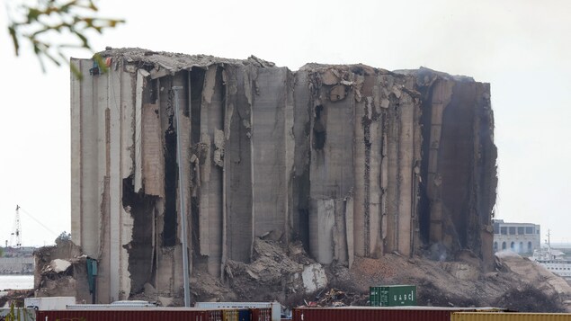 Effondrement d’une partie des silos à grain du port de Beyrouth