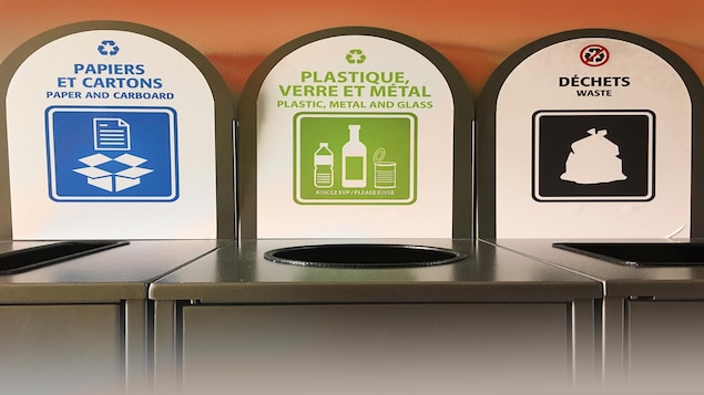 Des bacs de récupération et de déchets