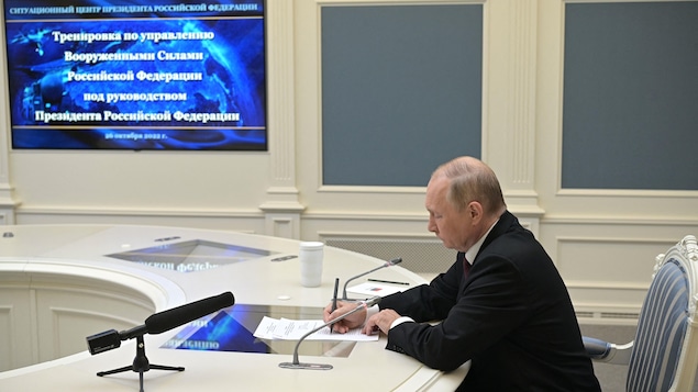 Poutine supervise l’entraînement de ses forces de dissuasion nucléaire