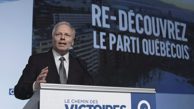 Le chef du Parti québécois, Jean-François Lisée, s'adresse à la foule, lors du congrès du 14 janvier 2017.
