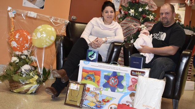 Les parents Lindsay Lavoie et Jonathan Caron et leur petite Chloé Les parents Lindsay Lavoie et Jonathan Caron et leur petite Chloé