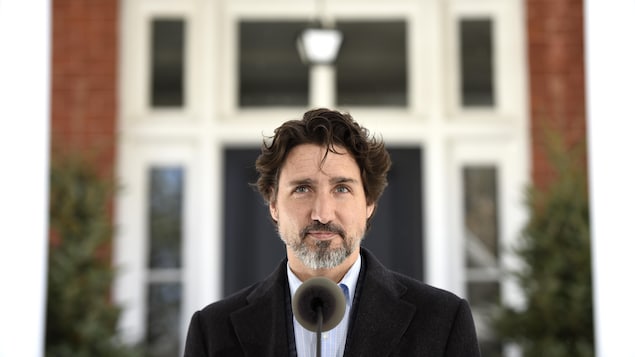Le premier ministre Justin Trudeau devant sa résidence de Rideau Cottage. 