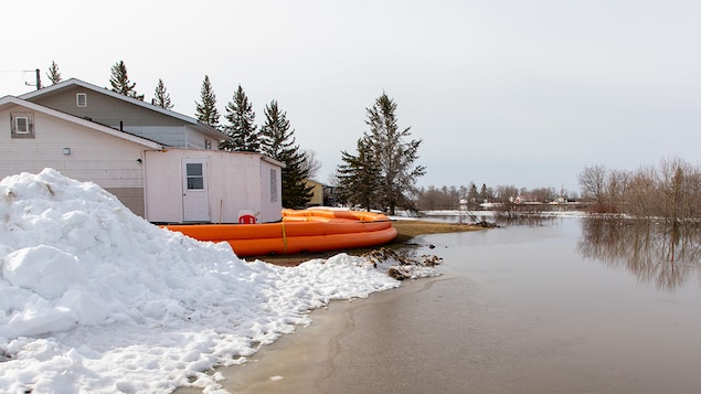 Inondations : des centaines de résidents de la Première Nation Peguis évacués