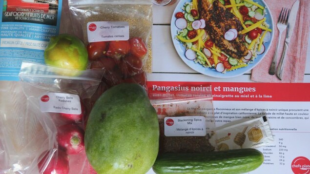 Les ingrédients réunis pour la recette de pangasius noirci et mangues de Chefs Plate Les ingrédients réunis pour la recette de pangasius noirci et mangues de Chefs Plate