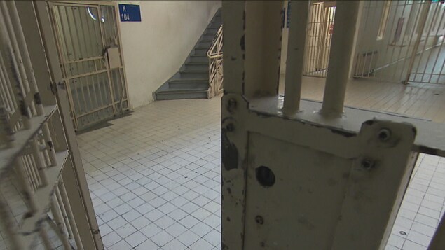 Porte d'une prison