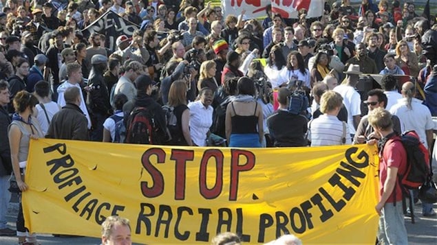 Manifestation contre le profilage racial.