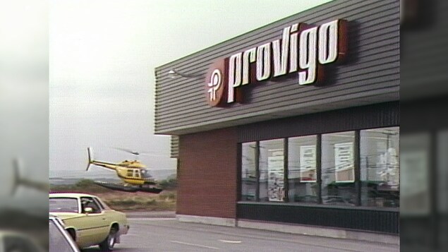 Provigo et hélicoptère. Provigo et hélicoptère.