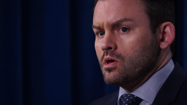 Monsieur St-Pierre Plamondon en point de presse.