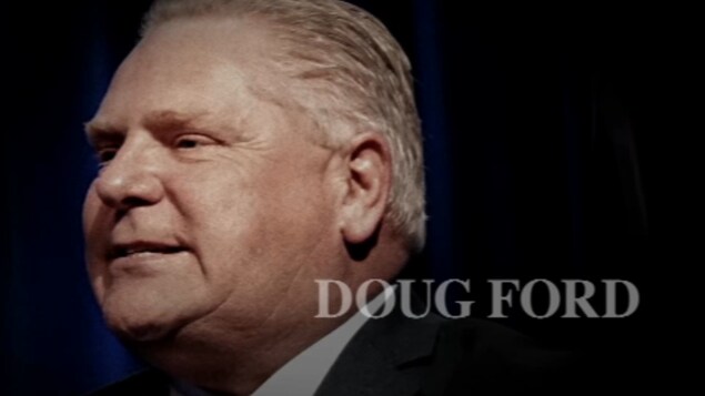Gros plan du visage de Doug Ford extrait de la publicité des libéraux. Gros plan du visage de Doug Ford extrait de la publicité des libéraux.