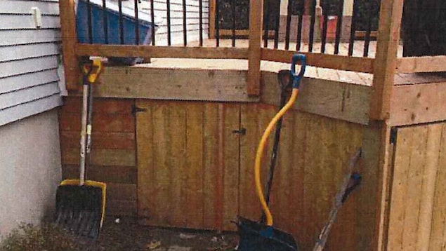 Un puits sous un balcon à L'Assomption? Un puits sous un balcon à L'Assomption?